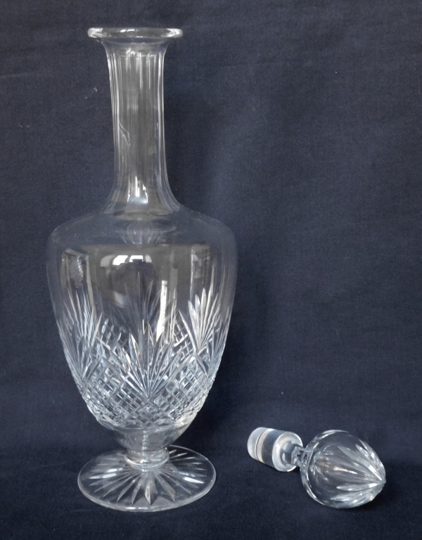 Carafe à vin en cristal de Baccarat, modèle à palmettes conique - variante du modèle Douai - 32cm