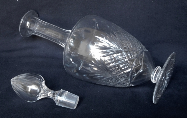 Carafe à vin en cristal de Baccarat, modèle à palmettes conique - variante du modèle Douai - 32cm