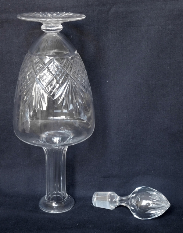 Carafe à vin en cristal de Baccarat, modèle à palmettes conique - variante du modèle Douai - 32cm