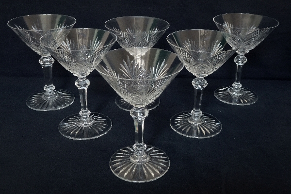 Coupe à champagne en cristal de Baccarat, modèle à palmettes conique, variante du modèle Douai