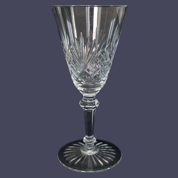 Verre à eau en cristal de Baccarat, modèle à palmettes conique, variante du modèle Douai - 17,8cm