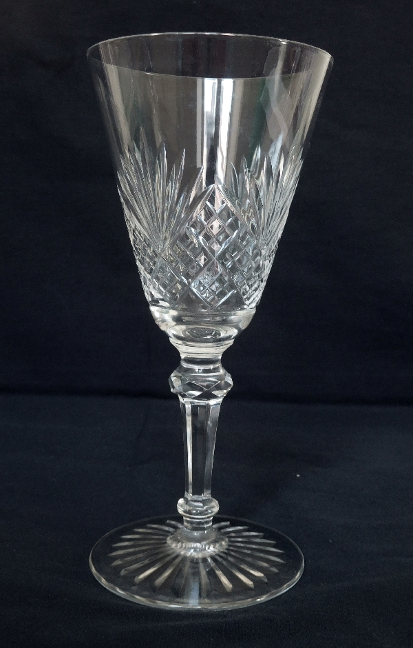 Verre à vin en cristal de Baccarat, modèle à palmettes conique, variante du modèle Douai - 13,8cm