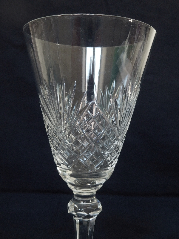 Verre à eau en cristal de Baccarat, modèle à palmettes conique, variante du modèle Douai - 17,8cm