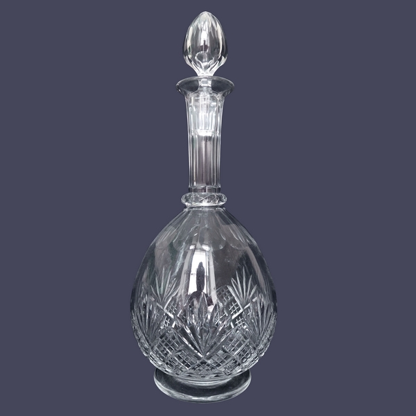 Carafe à vin en cristal de Baccarat, modèle à palmettes et jambe gondole - modèle Douai