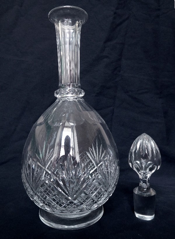 Carafe à vin en cristal de Baccarat, modèle à palmettes et jambe gondole - modèle Douai