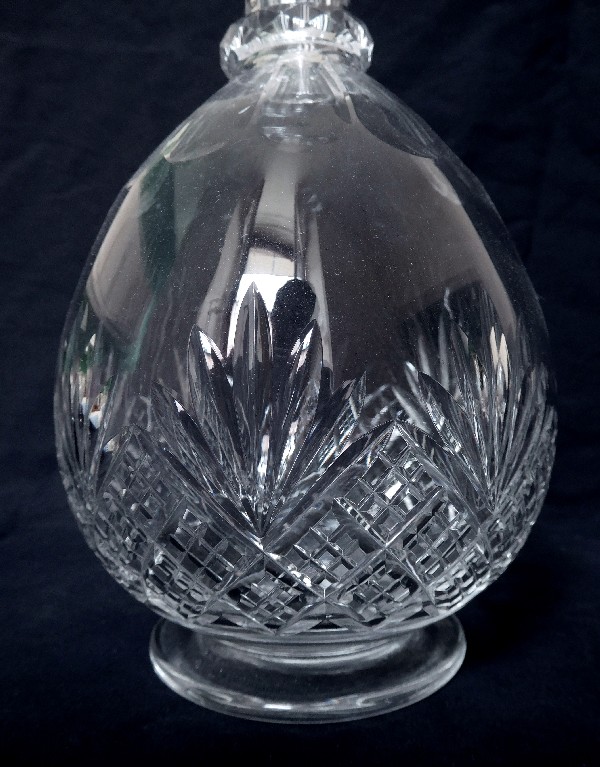 Carafe à eau en cristal de Baccarat, modèle à palmettes et jambe gondole - modèle Douai