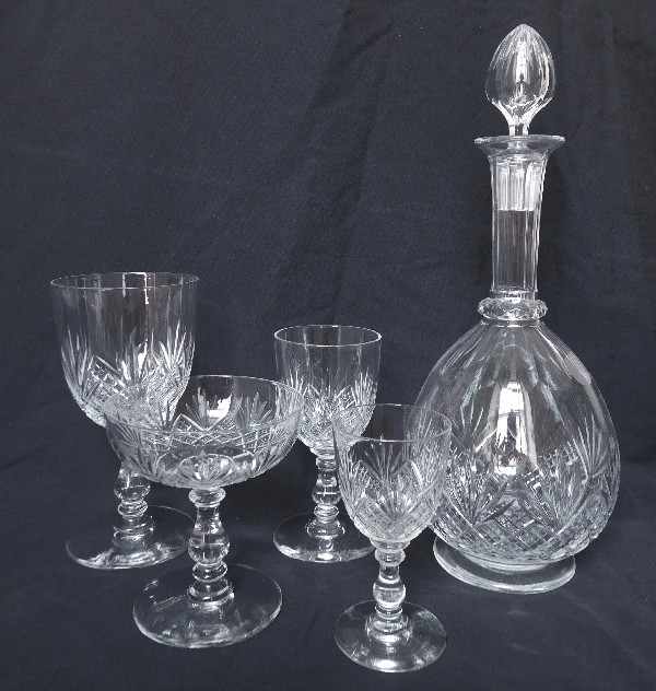 Carafe à eau en cristal de Baccarat, modèle à palmettes et jambe gondole - modèle Douai