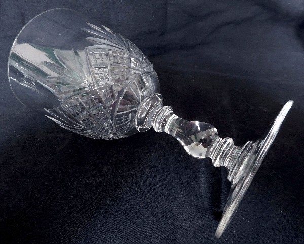 Verre à liqueur en cristal de Baccarat, modèle à palmettes et jambe gondole - modèle Douai - 8,5cm