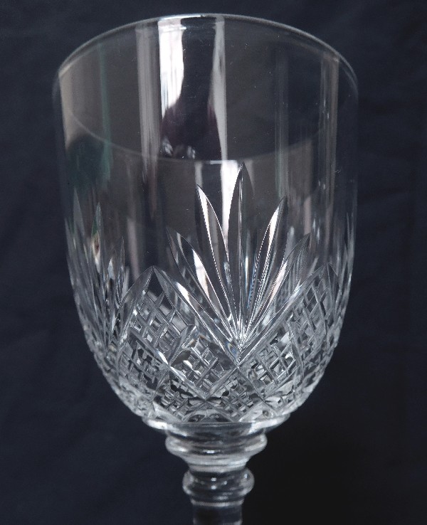 Verre à vin blanc en cristal de Baccarat, modèle à palmettes et jambe gondole - modèle Douai - 10,3cm