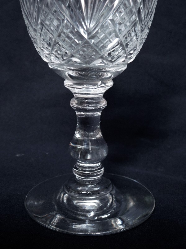 Verre à vin blanc en cristal de Baccarat, modèle à palmettes et jambe gondole - modèle Douai - 10,3cm