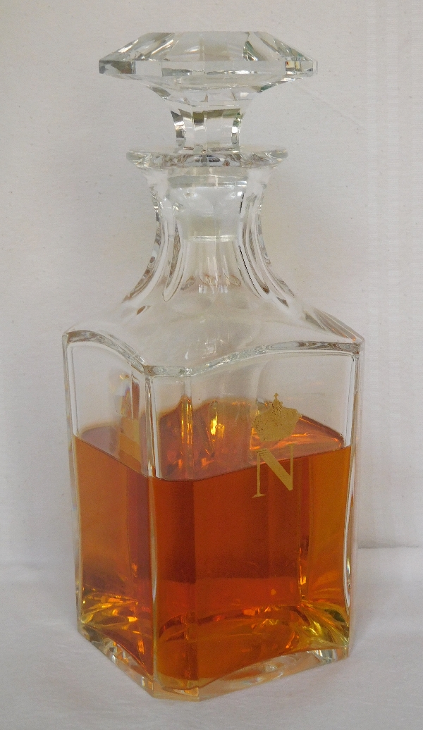 Carafe à cognac en cristal de Baccarat, modèle Perfection Napoléon - signée