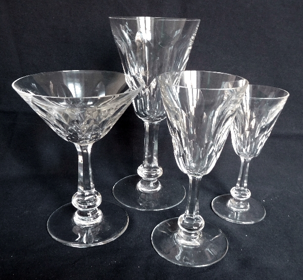 Baccarat crystal wine glass, Picardie pattern - signed - 14cm