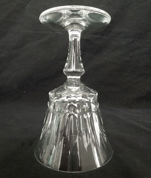 Baccarat crystal wine glass, Piccadilly pattern - signed - 14cm