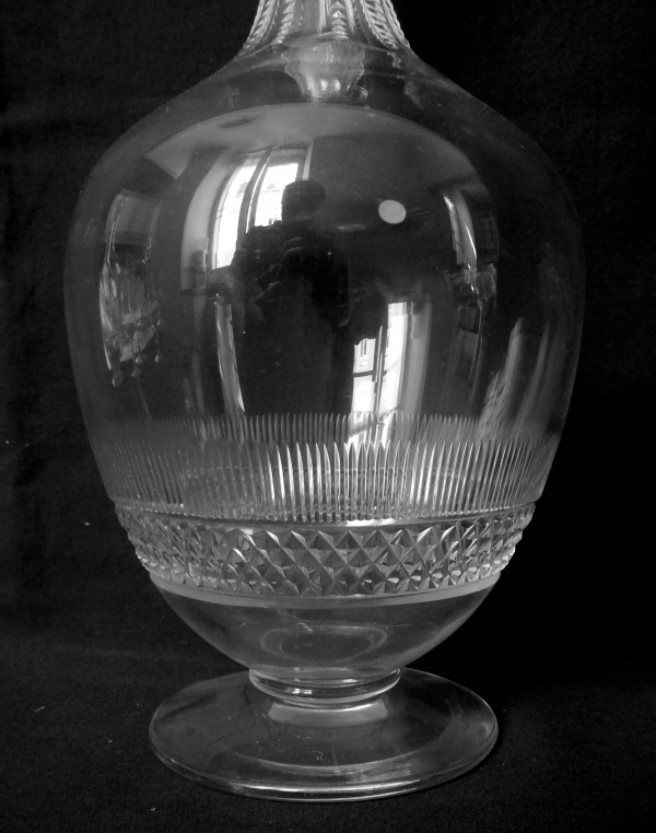 Carafe en cristal de Baccarat, modèle à pointes de diamant - 31,5cm