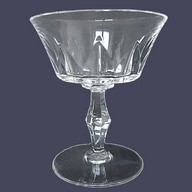 Coupe à champagne en cristal de Baccarat, modèle Polignac, signée