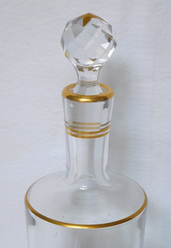 Carafe à liqueur en cristal de Baccarat, modèle Richelieu, format cylindrique rehaussé à l'or fin