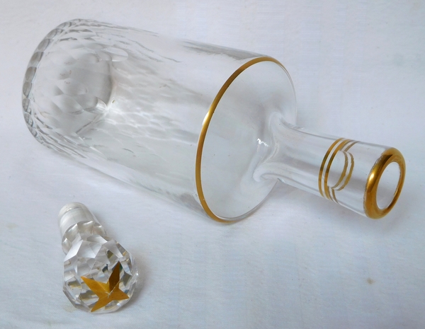 Carafe à liqueur en cristal de Baccarat, modèle Richelieu, format cylindrique rehaussé à l'or fin