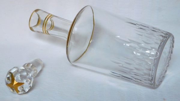 Carafe à liqueur en cristal de Baccarat, modèle Richelieu, format cylindrique rehaussé à l'or fin