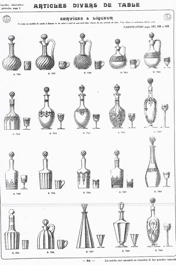 Carafe à liqueur en cristal de Baccarat, modèle Richelieu, format cylindrique rehaussé à l'or fin