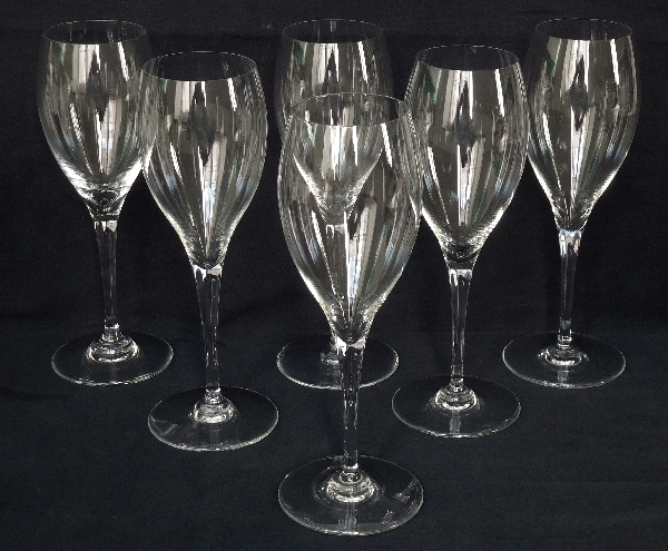 Baccarat crystal wine glass, Saint Remy pattern - signed - 19.4cm