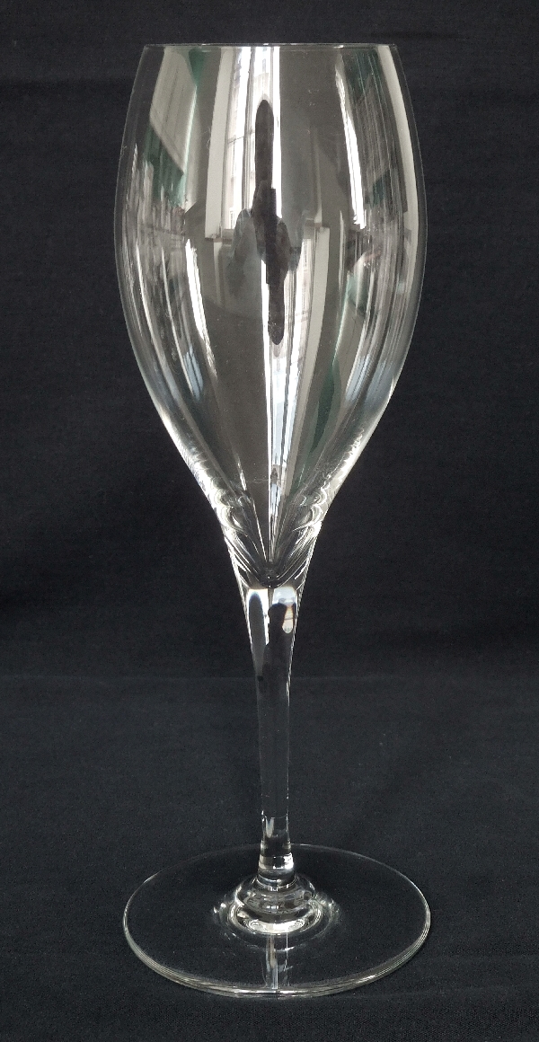 Baccarat crystal wine glass, Saint Remy pattern - signed - 19.4cm