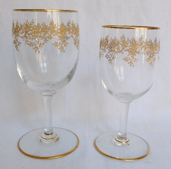 Baccarat crystal wine glass, Sevigne pattern enhanced with fine gold / Recamier pattern - 14cm - signed
