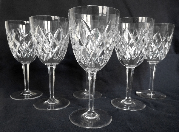 Baccarat crystal wine glass, Thorigny pattern - signed - 14.4cm