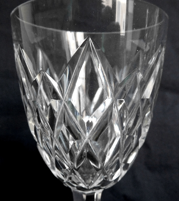 Baccarat crystal burgudy wine glass, Thorigny pattern - signed - 16.3cm
