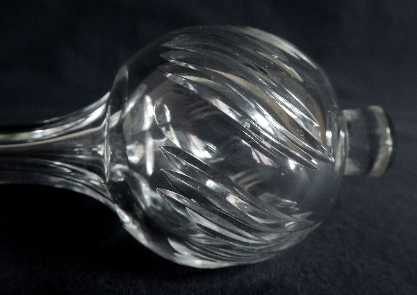 Carafe à eau / aiguière en cristal de Baccarat, modèle à torsades taille 8659