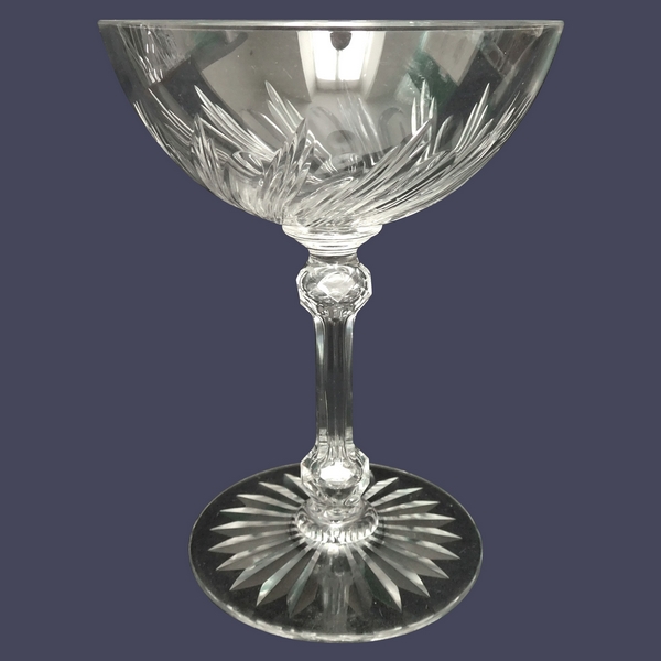 Coupe à champagne en cristal de Baccarat, modèle à torsades taille 8659