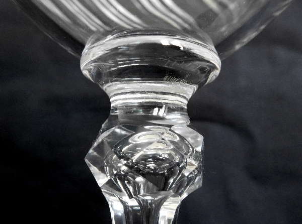 Verre à vin ou verre à porto en cristal de Baccarat, modèle à torsades taille 8659 - 10,5cm