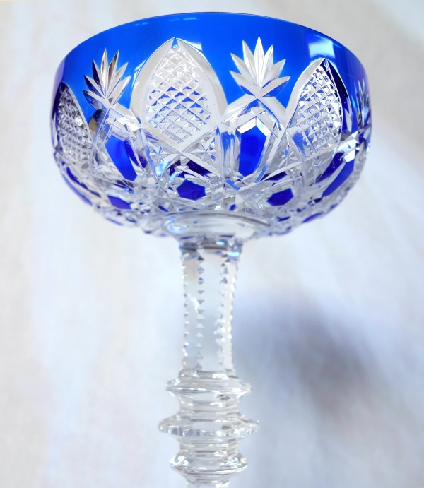 Coupe à champagne en cristal de Baccarat, modèle Tsar, cristal overlay bleu cobalt - 22cm