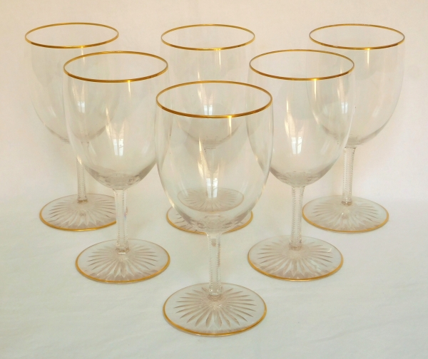 Verre à eau en cristal de Baccarat, modèle forme F taillé et rehaussé à l'or fin - 16cm