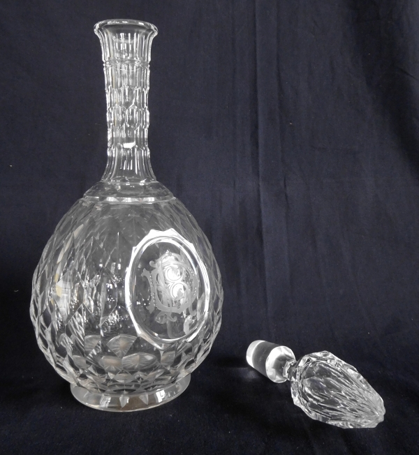 Carafe à vin en cristal de Baccarat taillé, modèle Juvisy du Palais de l'Elysée, monogrammée