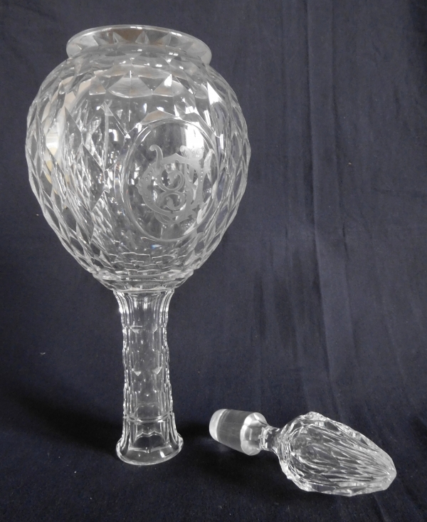 Carafe à vin en cristal de Baccarat taillé, modèle Juvisy du Palais de l'Elysée, monogrammée