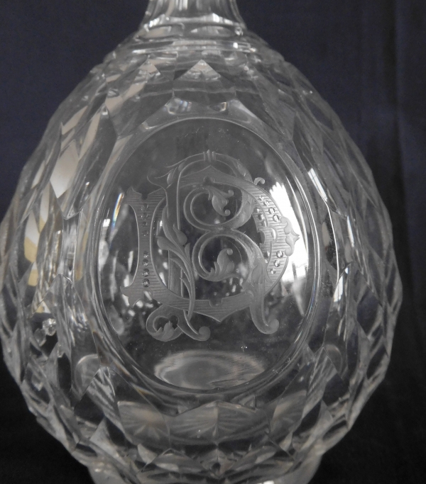 Carafe à vin en cristal de Baccarat taillé, modèle Juvisy du Palais de l'Elysée, monogrammée