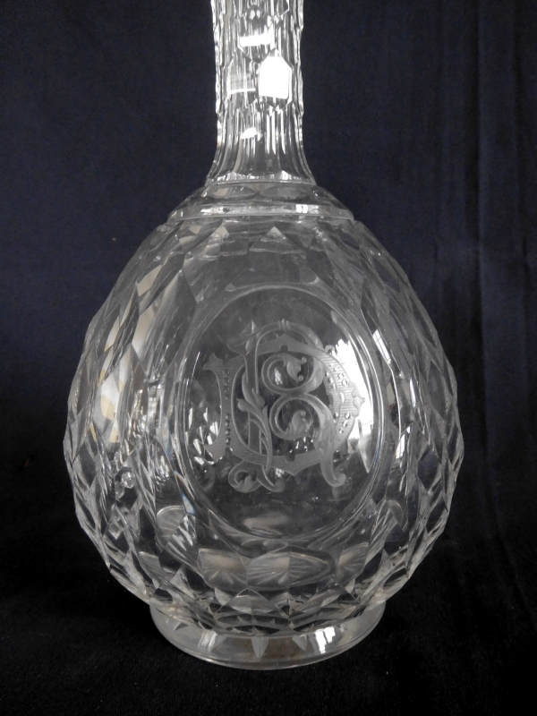 Carafe à vin en cristal de Baccarat taillé, modèle Juvisy du Palais de l'Elysée, monogrammée