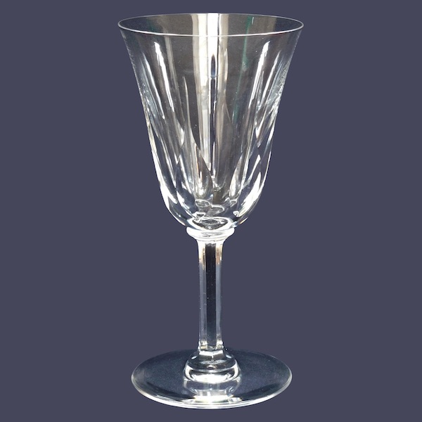 St Louis crystal wine glass, Cerdagne pattern - signed - 13,9cm