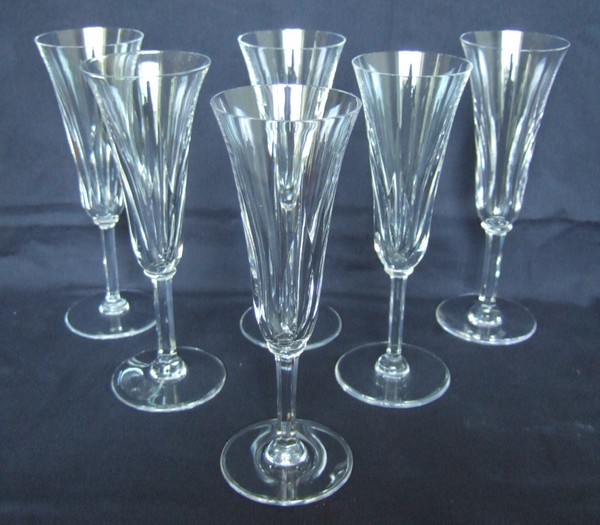 St Louis crystal wine glass, Cerdagne pattern - signed - 16,2cm