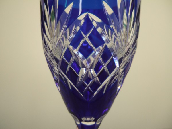 St Louis crystal hock glass, blue cobalt overlay crystal, Chantilly pattern - 15,7cm - signed