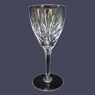 St Louis crystal wine glass, Chantilly pattern - 15,7cm - signed