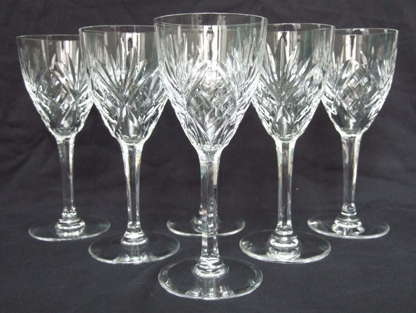 Verre à vin en cristal taillé de St Louis, modèle Chantilly - 14cm - signé