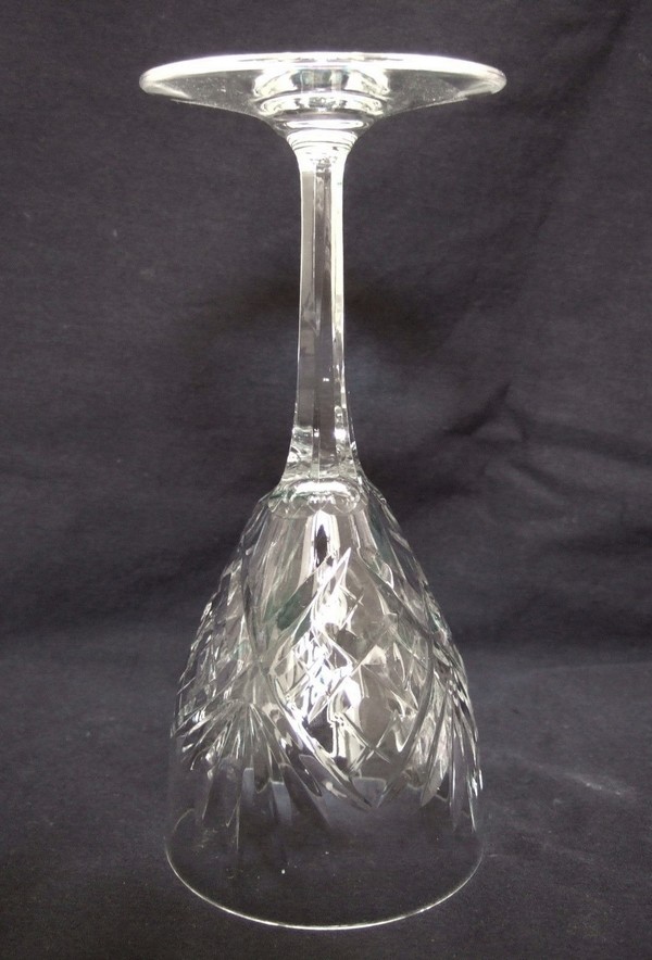 Verre à vin en cristal taillé de St Louis, modèle Chantilly - 14cm - signé