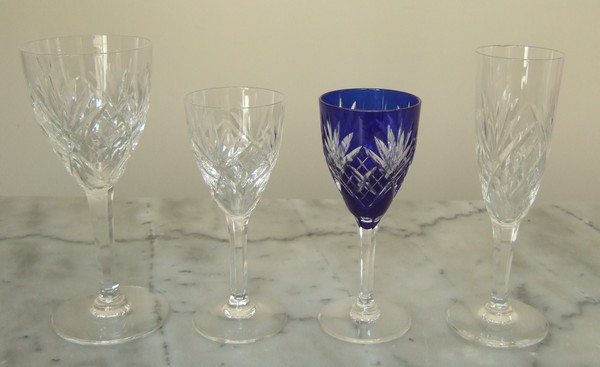St Louis crystal wine glass, Chantilly pattern - 14cm - signed