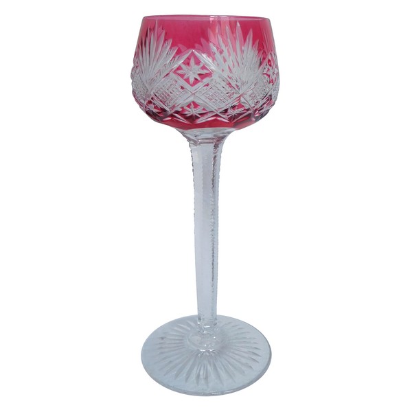 Verre à vin du Rhin en cristal de Saint Louis overlay rose, modèle Gavarni