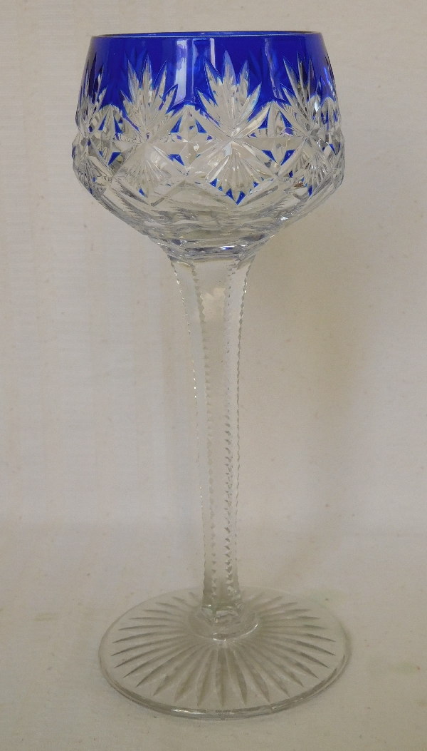 Verre à vin du Rhin en cristal de Saint Louis overlay bleu cobalt, modèle Gavarni