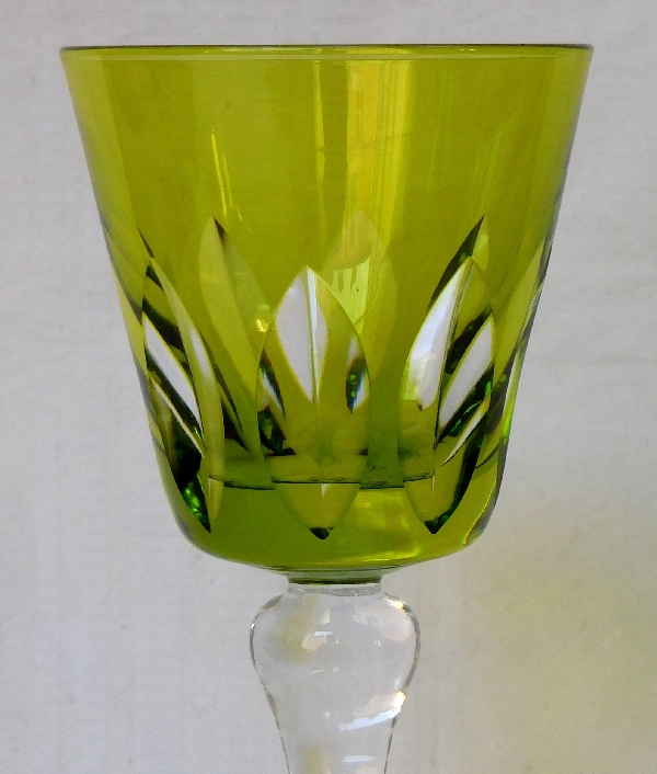 Verre à vin du Rhin / roemer en cristal de St Louis overlay vert chartreuse / anis, modèle Jersey - signé