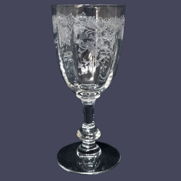 Verre à liqueur en cristal de Saint Louis, modèle Massenet à côtes vénitiennes gravé - 8,8cm