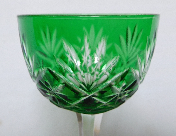 Verre à liqueur en cristal de St Louis, modèle Massenet, cristal overlay vert