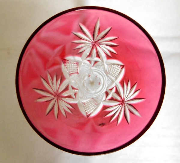 Verre à liqueur en cristal de Saint Louis, modèle Nelly, cristal overlay rose